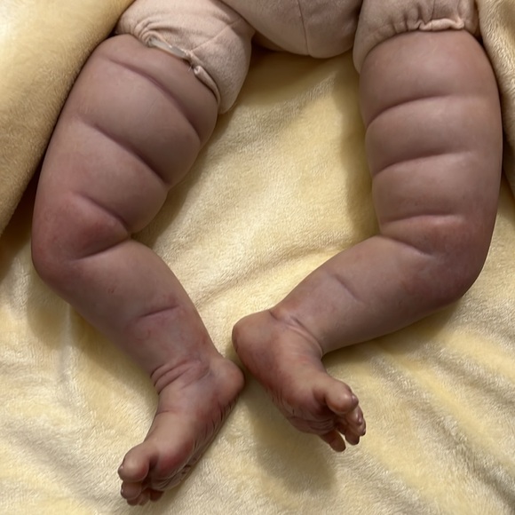 “Stella” reborn doll by Melody Hess. Signed body. EC. LIMITED EDITION of 250 - Picture 13 of 17